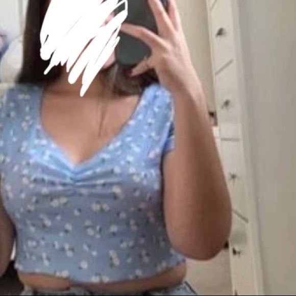 Blue floral ruched crop top - Picture 3 of 3